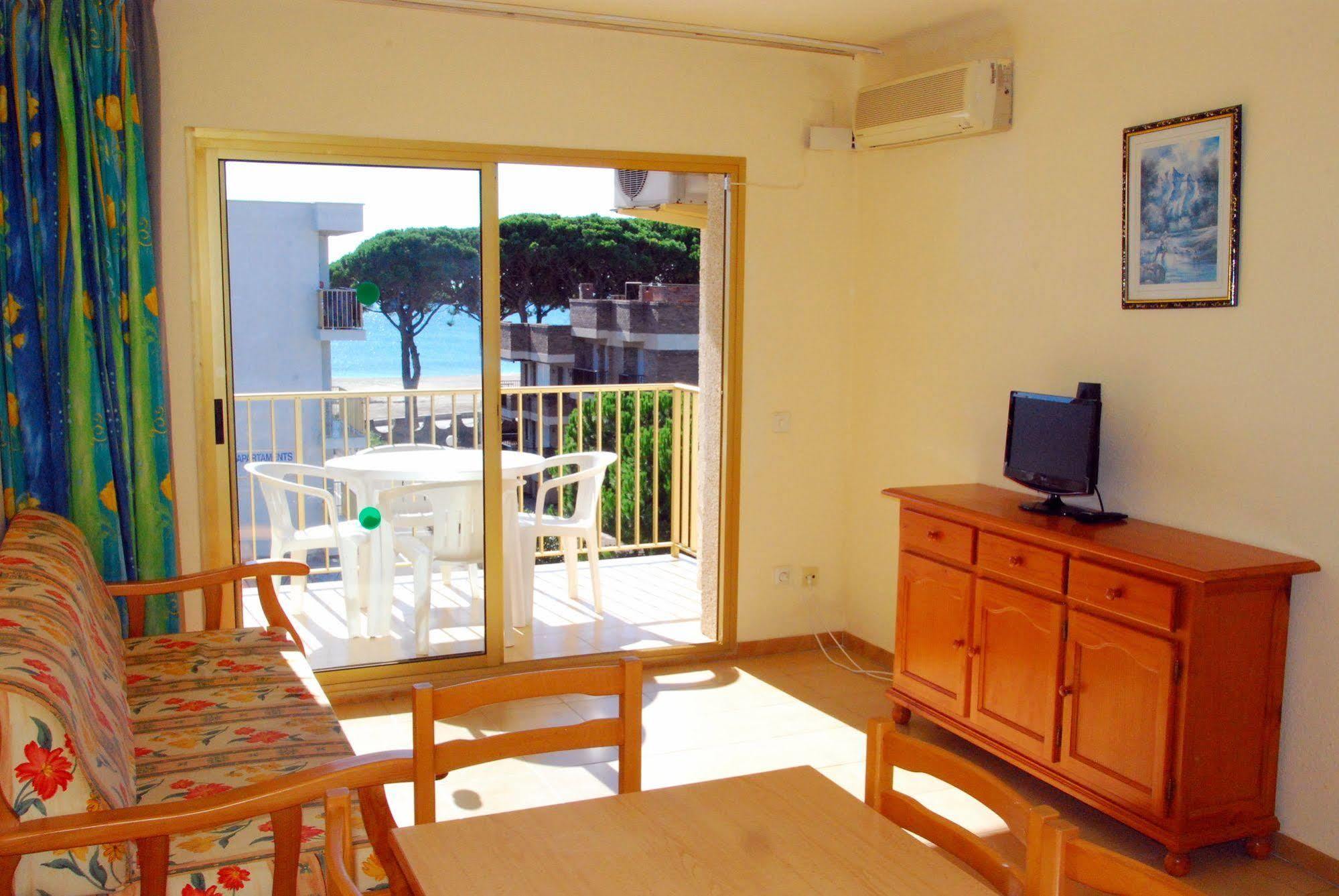 Rentalmar Pins Marina Cambrils Ngoại thất bức ảnh