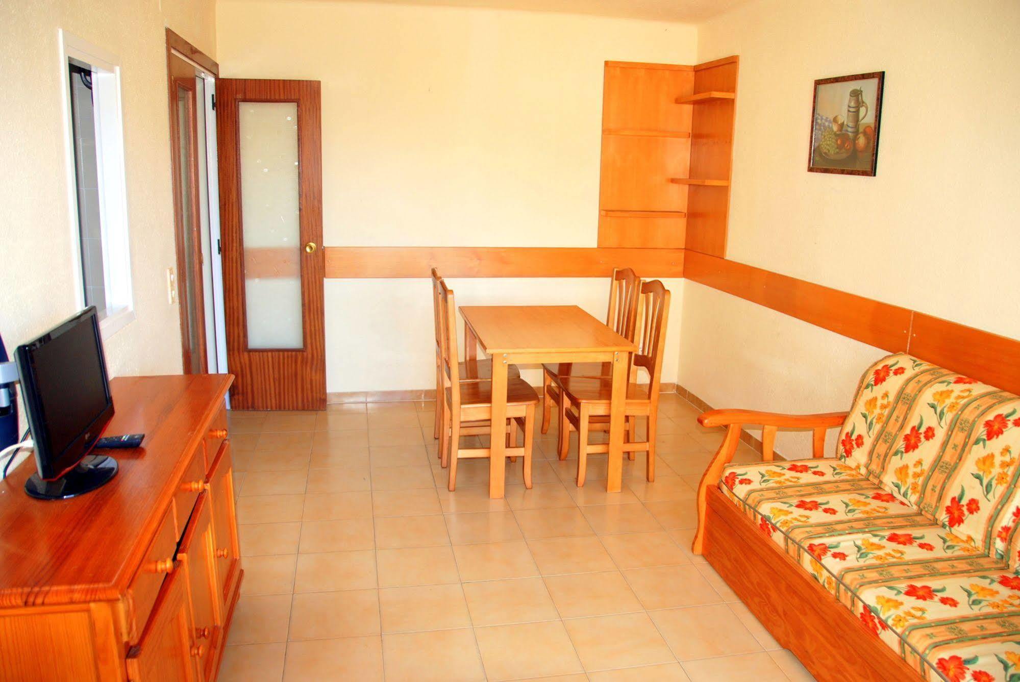 Rentalmar Pins Marina Cambrils Ngoại thất bức ảnh